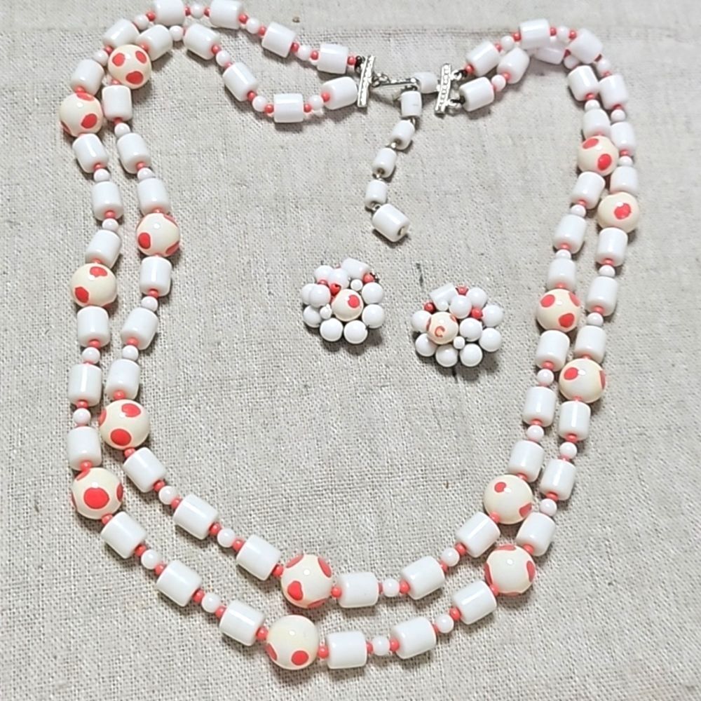 Vintage 50's Retro White Pink Beaded Summer Necklace Earrings Demi Set